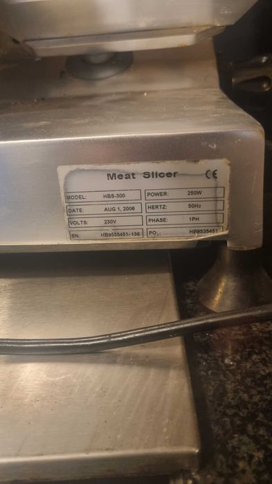 Máquina de cortar presuntos fiambre etc HSB 300