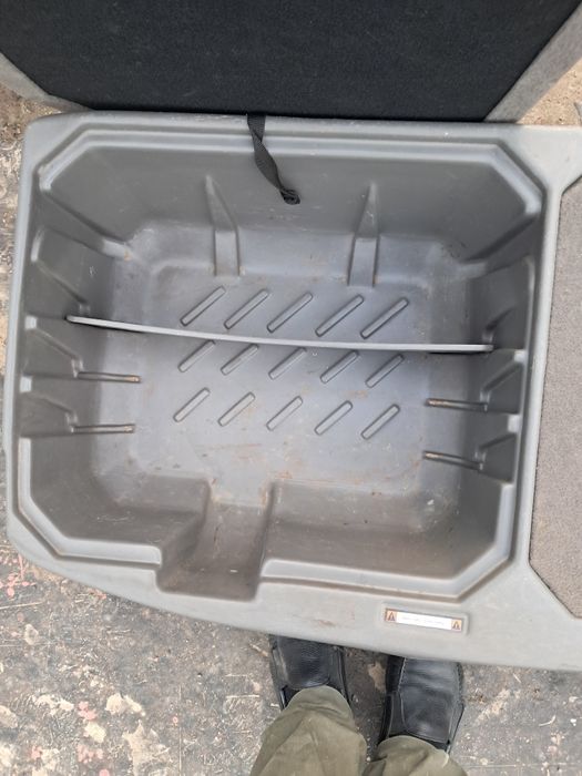 Продам органайзер на  nissan leaf