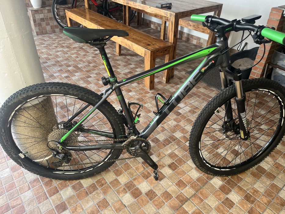 Bicicleta btt marca Cube