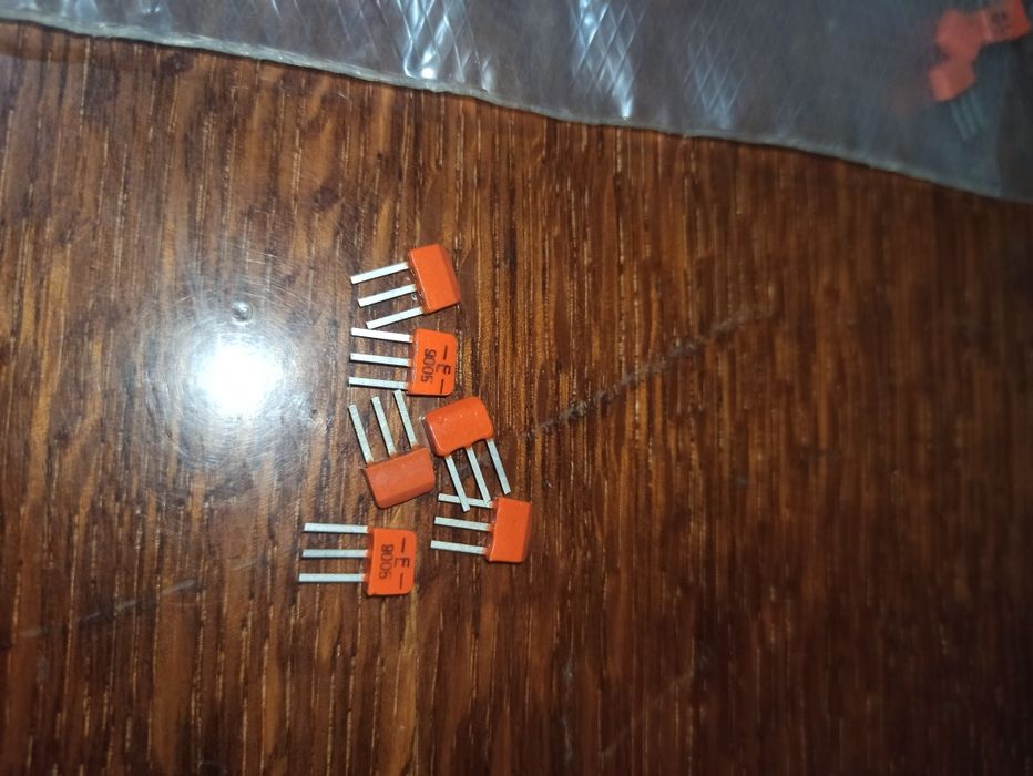 Транзістори, Стабілітрон, Конденсатори, Резістор, Мікросхеми