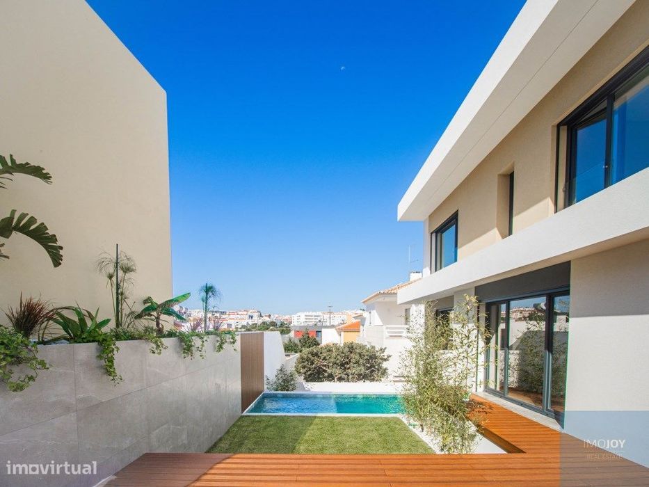 Moradia T5 com Piscina e Jardim no Arneiro
