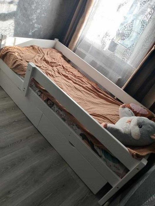 Дитяче ліжко з бортиком та Матрацом 90x170 фарбоване дерево, кроватка