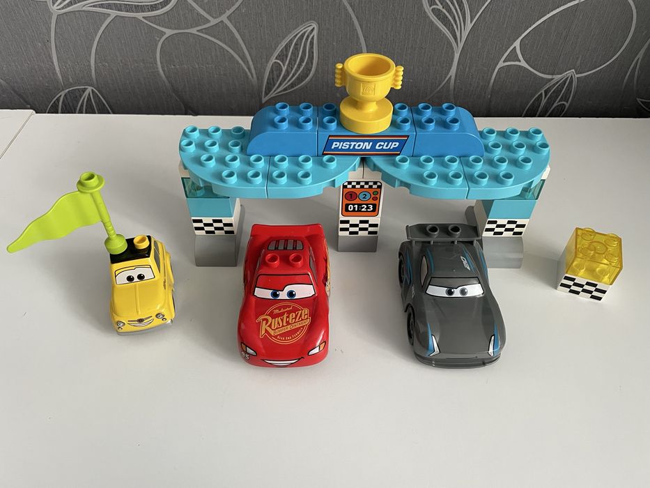 LEGO Duplo 10857 Auta 3 Wyścig o Złoty Tłok Zygzak Mcqueen. Stan bdb