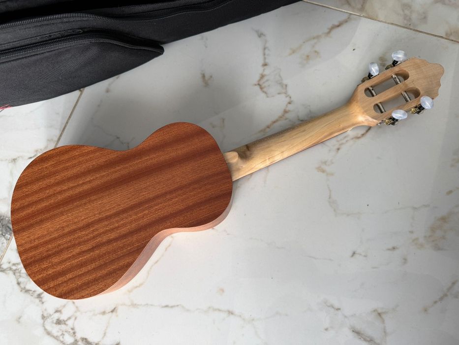 Cavaquinho de Madeira