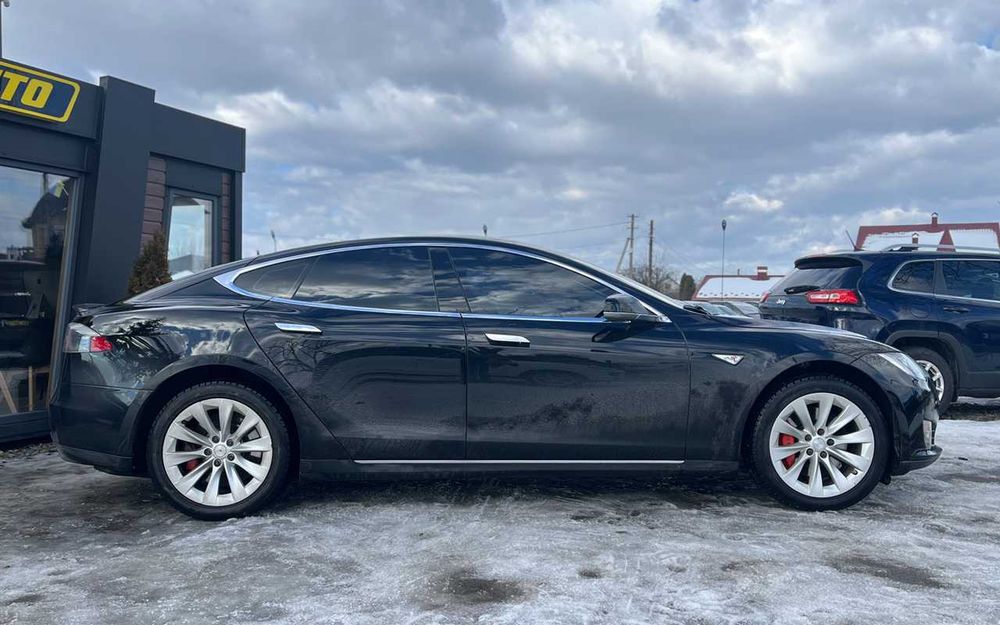 Tesla Model S 2013