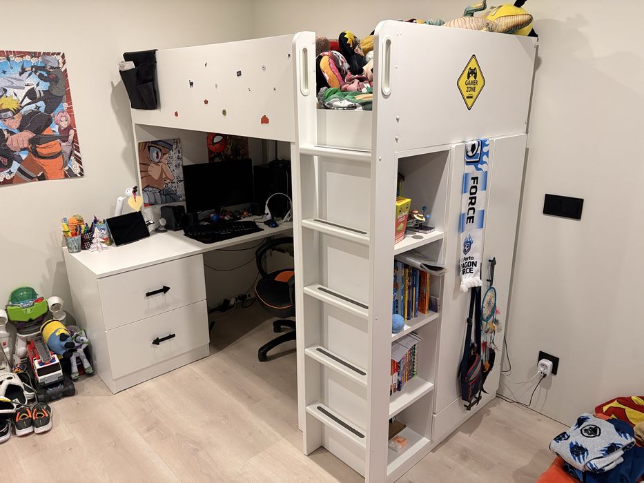 Cama alta + colchão + secretária +  armário