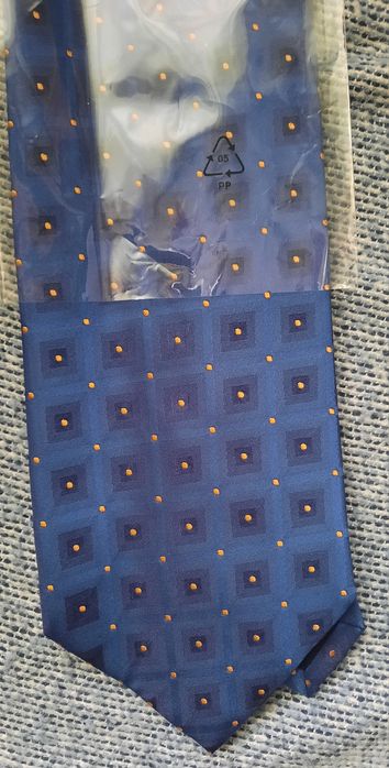 Jedwabny krawat nowy