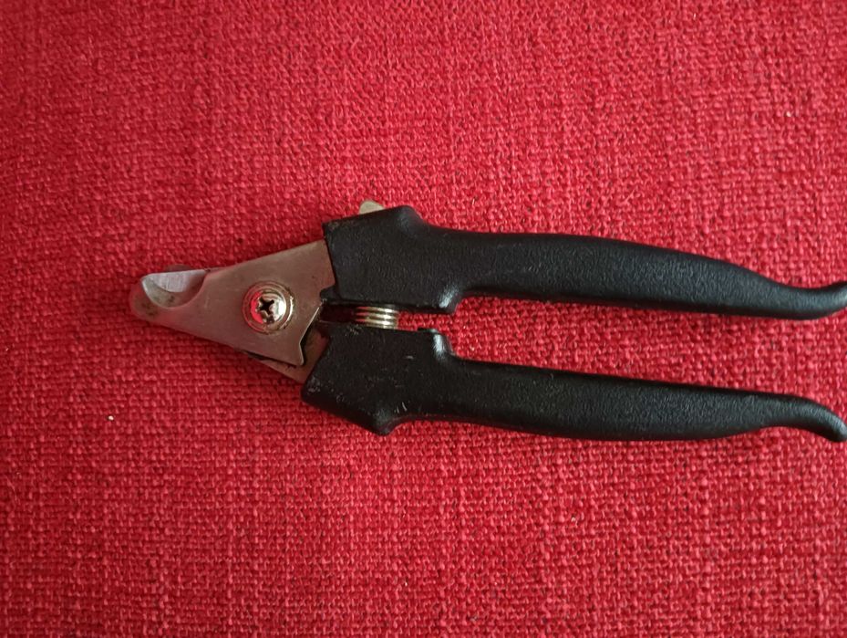 Alicate corta unhas com mola para animais