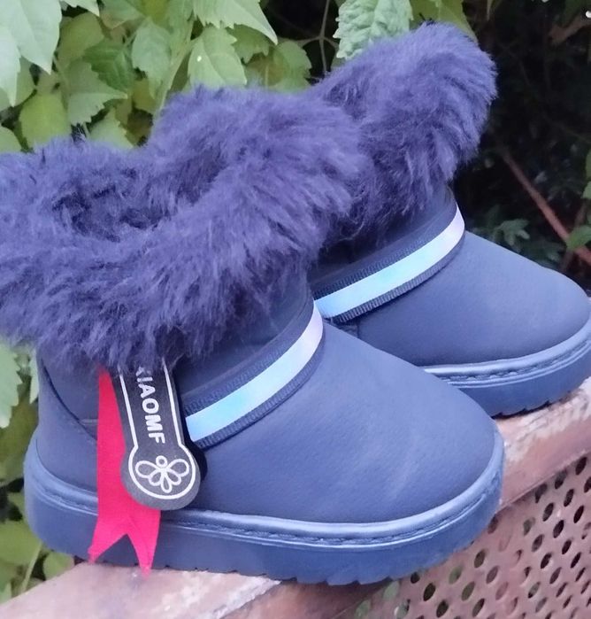 Дитяче взуття . Взуття для дівчинки