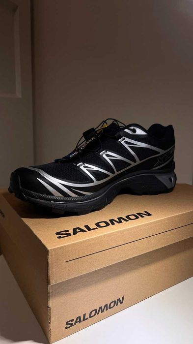Правий кросівок Salomon XT6