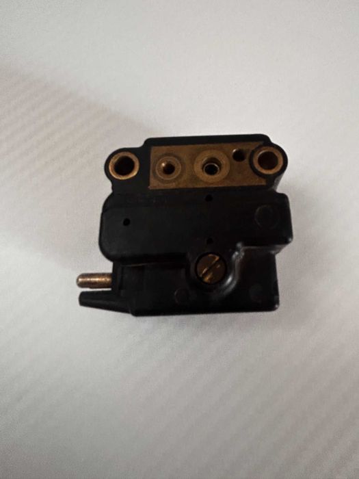 Mercedes w201 M102 Regulator ciśnienia paliwa EHA Bosch benzyna W124