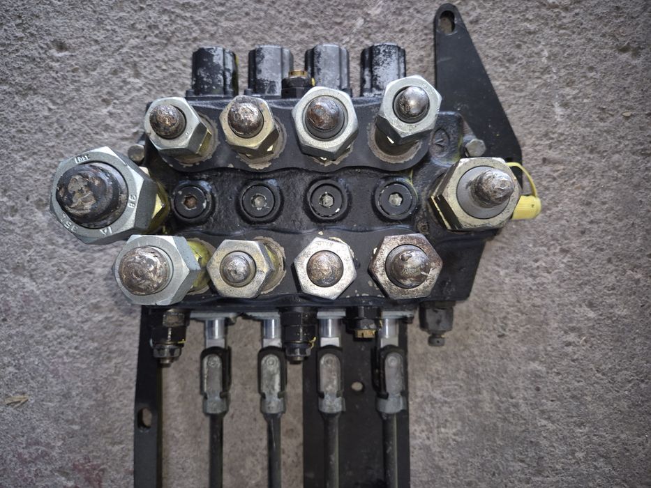 Rozdzielacz hydrauliczny Manitou 732 - części