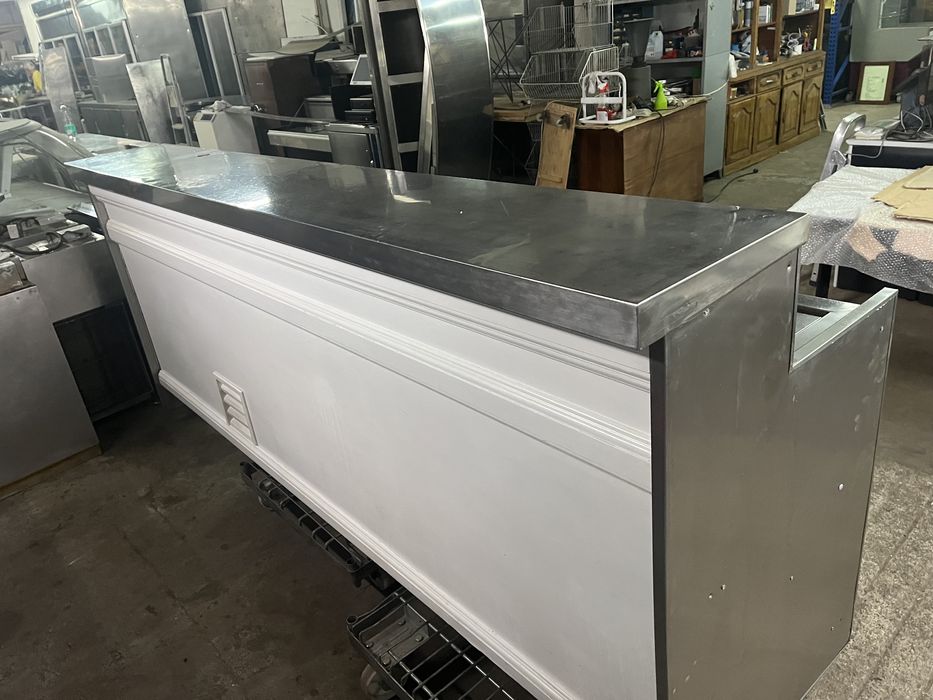 Balcão de atendimento botelheiro com refrigeração