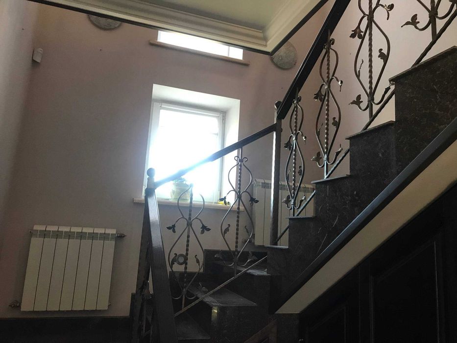 ТЕРМІНОВО Недорого Продам сучасний будинок з ремонтом,ділянка 10 соток