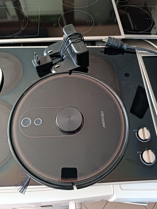 Робот пилосос Airrobo