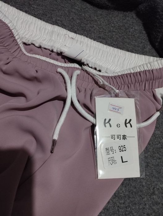 Штани фіолетового кольору