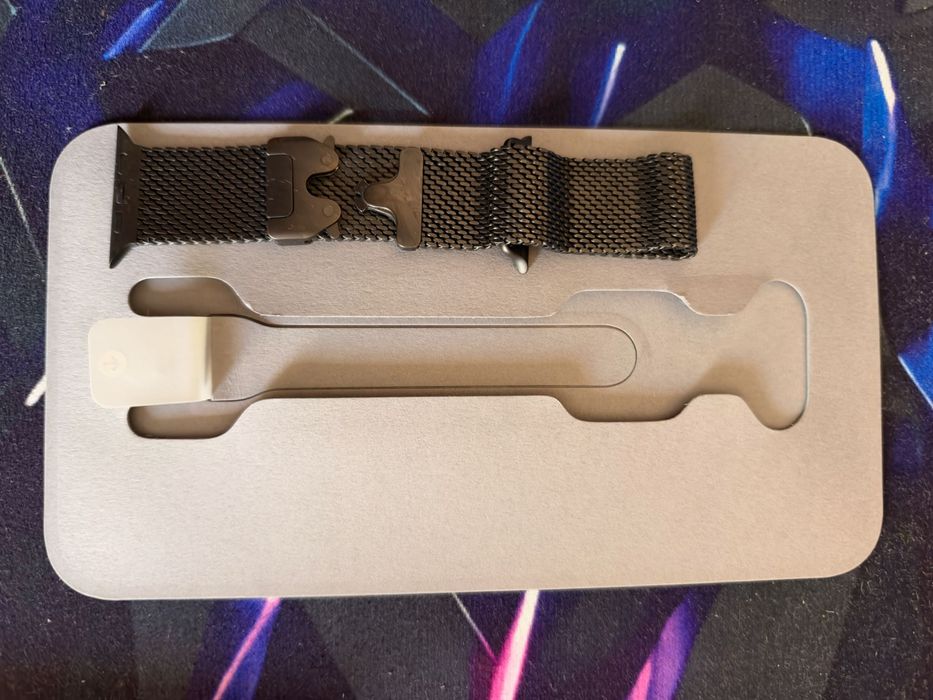 Apple Watch Ultra 2 preto com loop milanesa em titânio preto