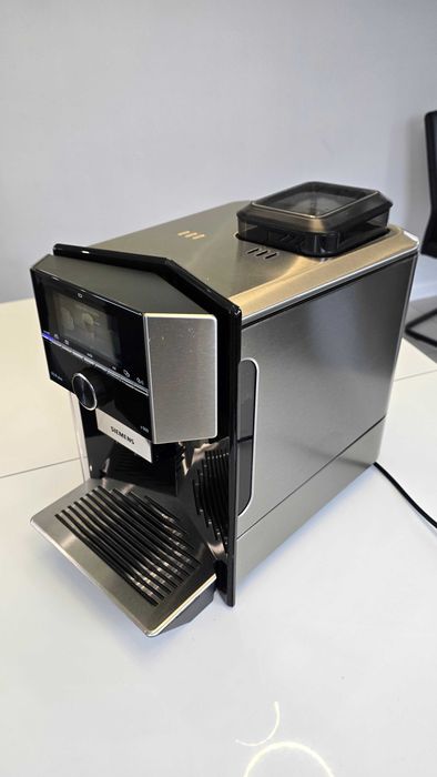 Ekspres ciśnieniowy Siemens EQ.9 plus s500, nowy oryginalny zaparzacz, stan bardzo dobry