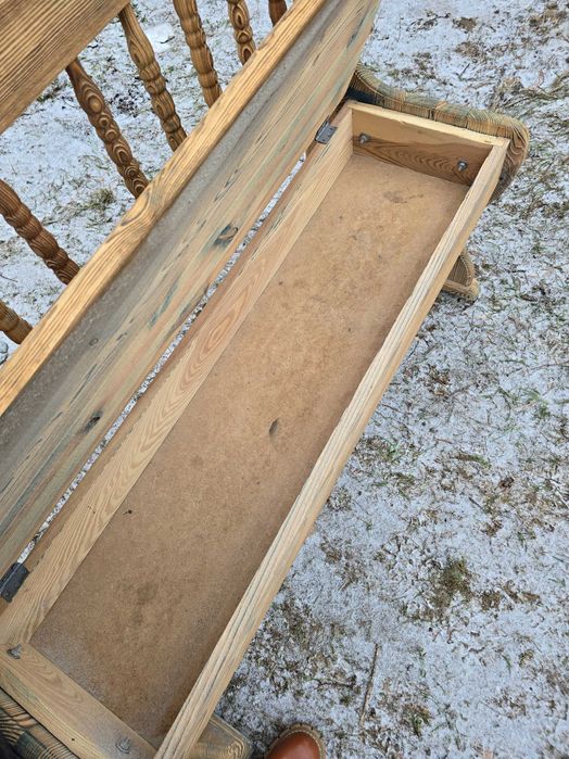 Laweczki sosnowe ze schowkiem.