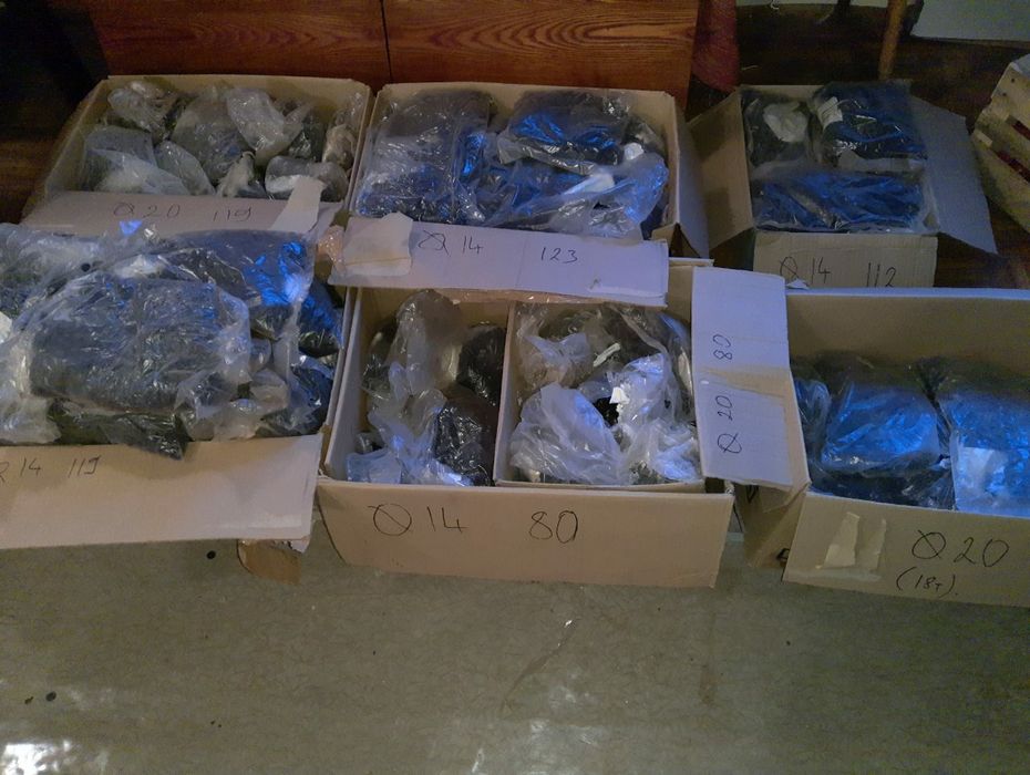 Пуговицы гудзики розпродаж : 11мм; 14мм; 20мм.