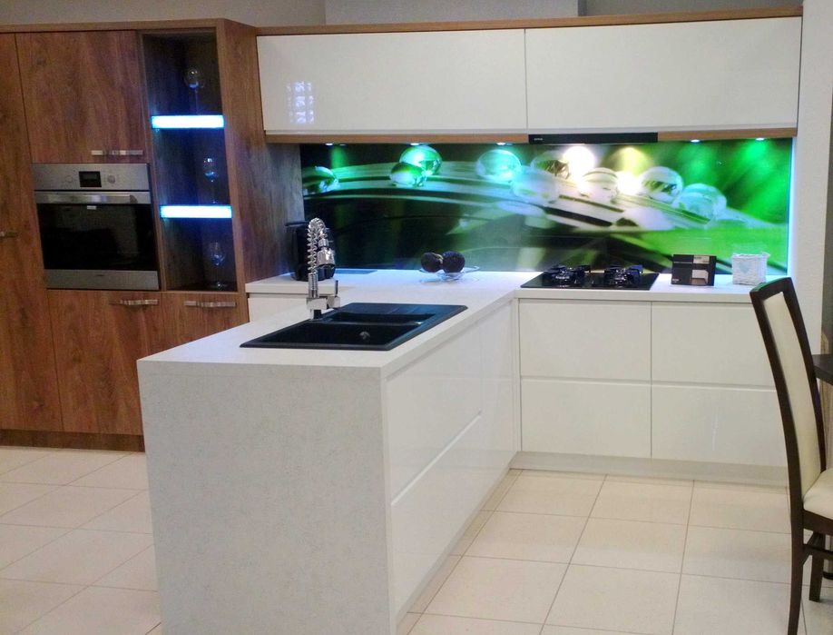 Meble kuchenne,Meble pokojowe,Łazienkowe,Szafy,Garderoby ,Nietypowe