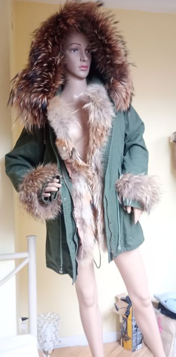 Piękna parka z jenotem podpinka królik