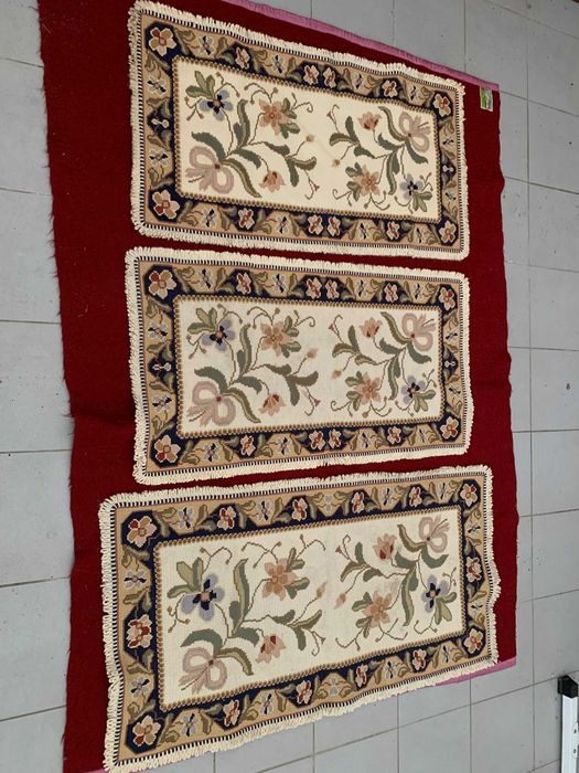 Conjunto 3 tapetes arraiolos (1=147X77 e 2=128X68)