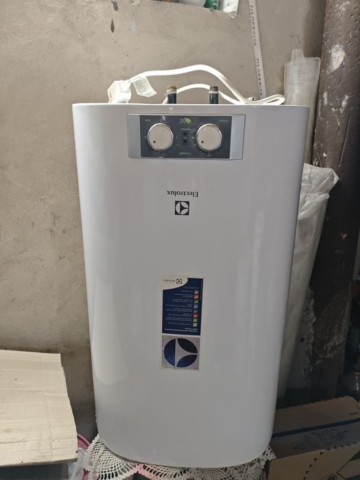 Водонагреватель (бойлер) ELECTROLUX EWH 80 Fmx EEC