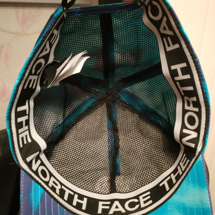 Продам бейсболку The North Face,Bulls