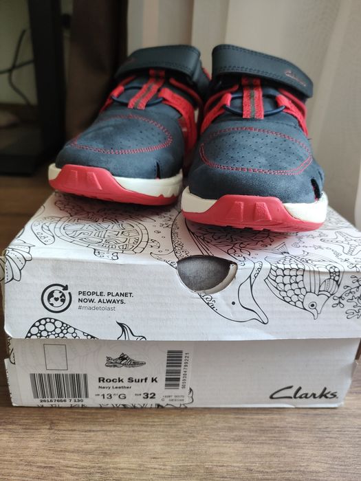 Босоніжки, кросівки Clarks