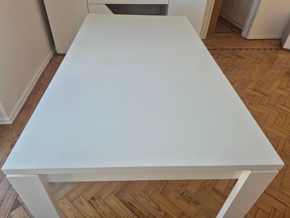 Mesa de sala de jantar branca extensível