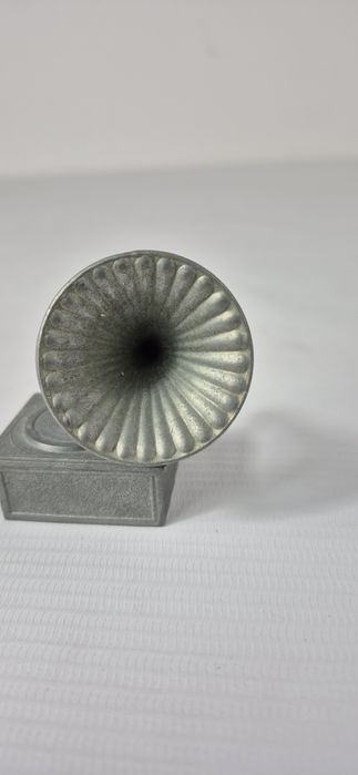 Unikatowa miniatura retro – Metalowy Gramofon Vintage  England