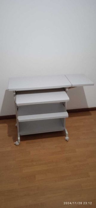 Secretária para Computador