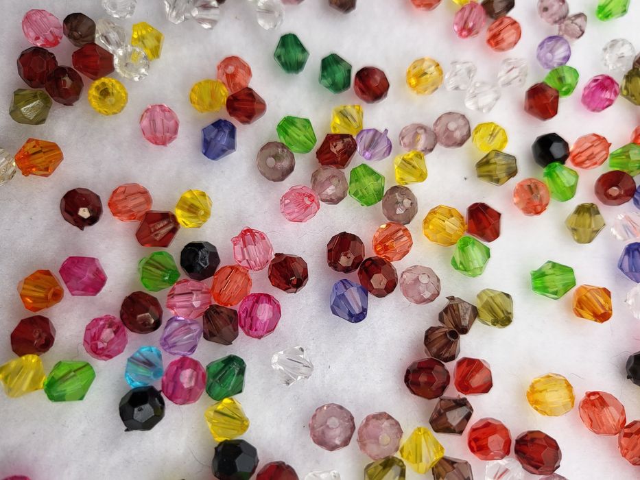 Koraliki 5-6mm Kryształki szlifowane 1000szt akrylowe Mix