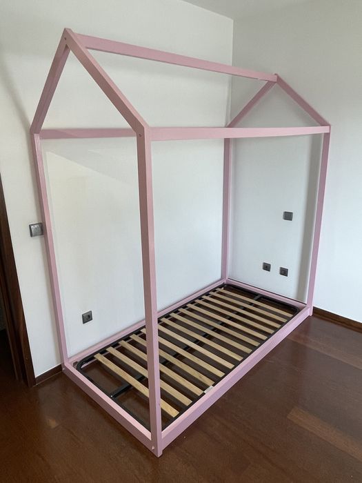 Cama criança casinha (Montesorri) + estrado