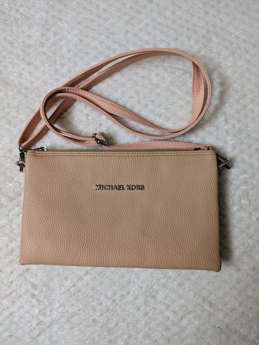 Mała torebka, pudrowy róż, długi regulowanie pasek. 24cm x 14cm