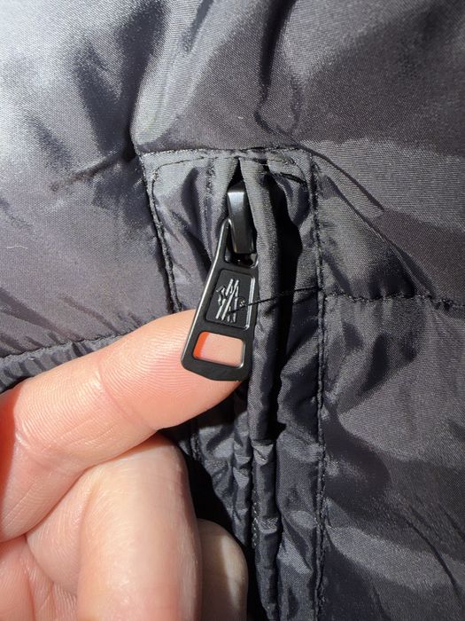 Пуховик бренду Moncler. Moncler