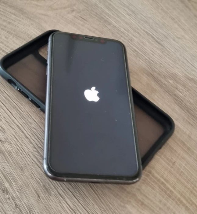 Czarny iPhone 11