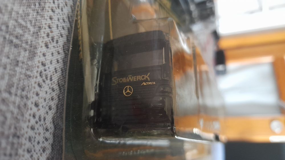 Miniatura Camiões Mercedes Actros