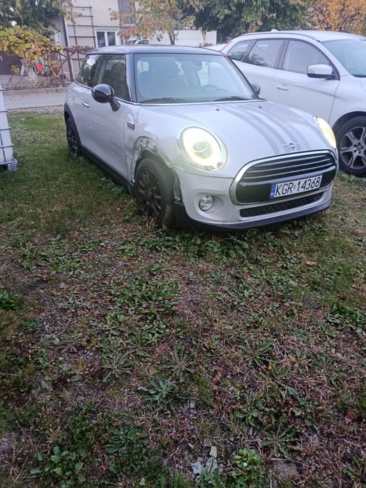 Sprzedam Mini Cooper lekko uszkodzony niski przebieg