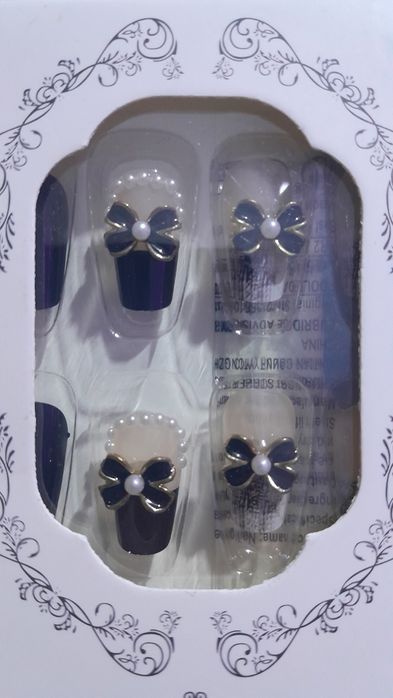 Нігті накладні .