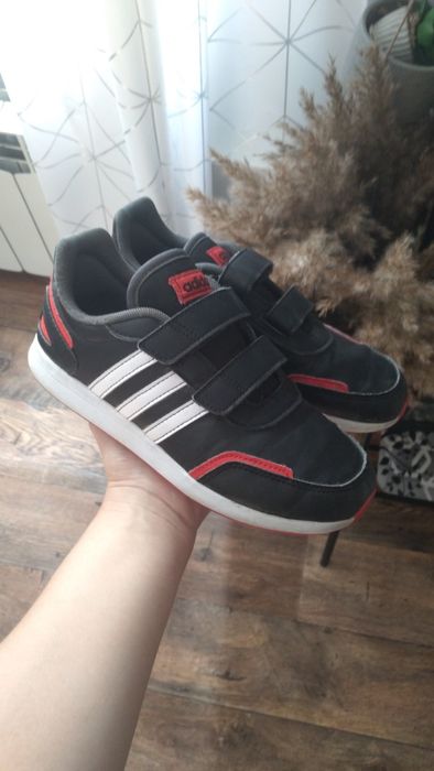 Czarne chłopięce buty adidas na rzepy 35