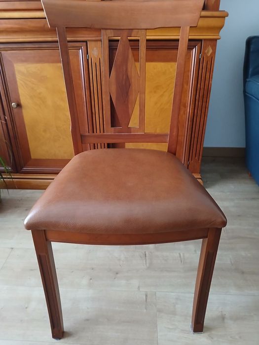 Mesa de sala extensível com 4 cadeiras de cerejeira