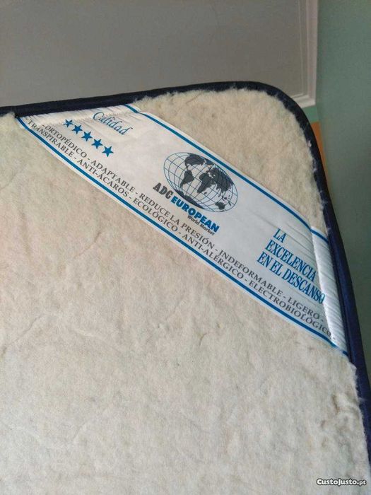 Cama de corpo e meio em madeira, colchão ortopédico e antialérgico