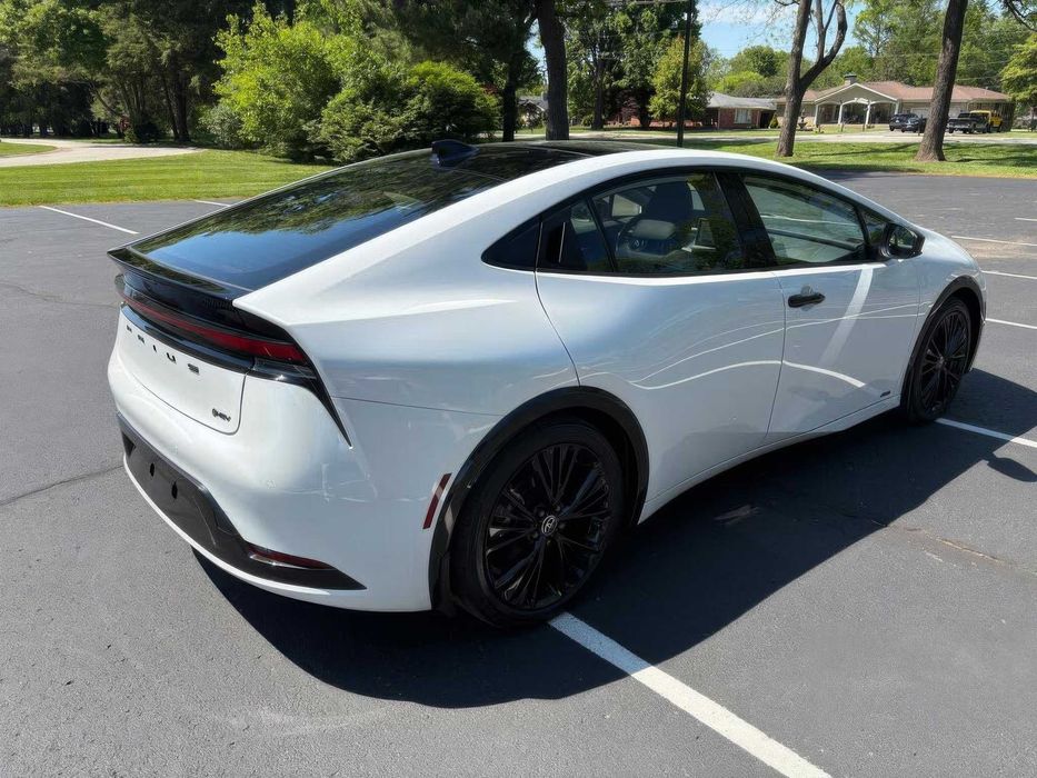Toyota Prius      2025