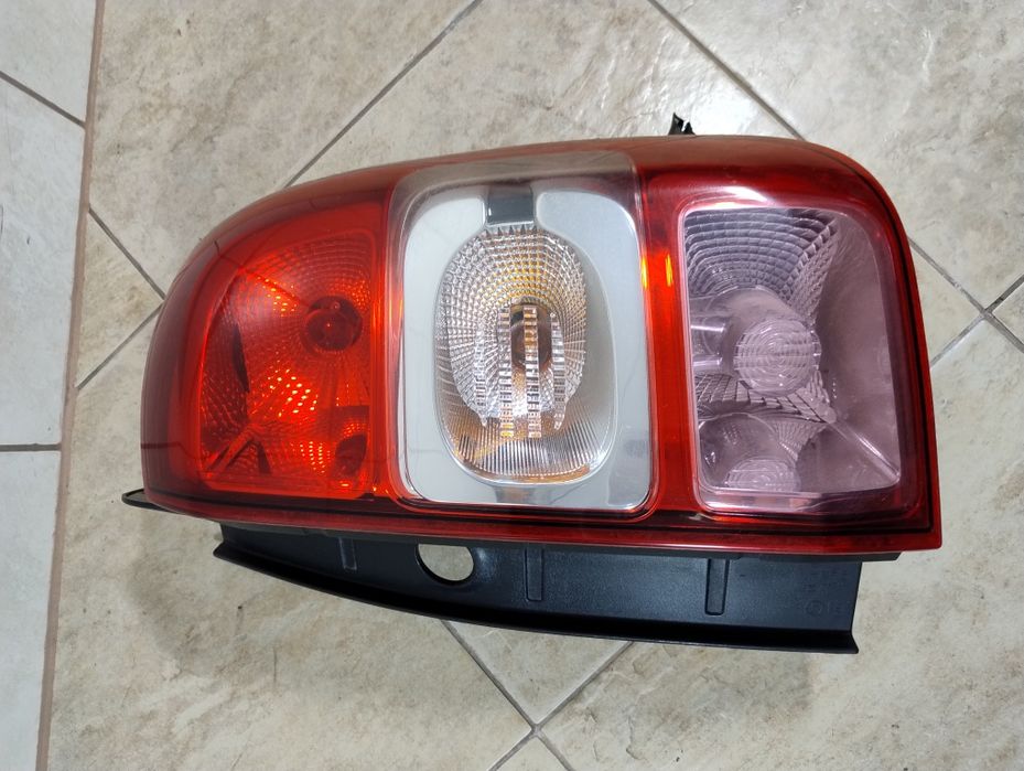 Dacia duster 1 Lift lampa tył prawy wkład wysyłka OLX Europa oryginał
