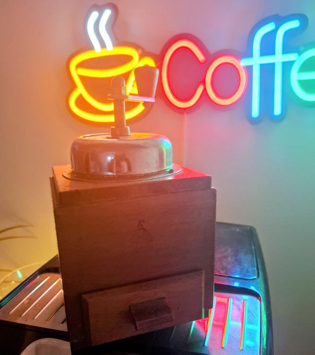 Stary młynek drewniany