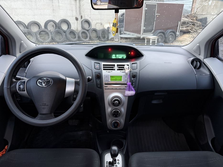 Продам тоета ярис на автомате в отличном состоянии