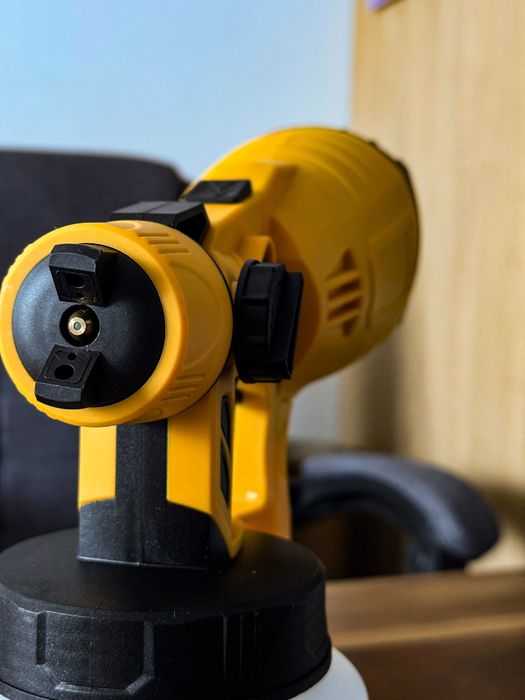 Poręczny pistolet do malowania płotu na baterie dewalt 18V OKAZJA !!