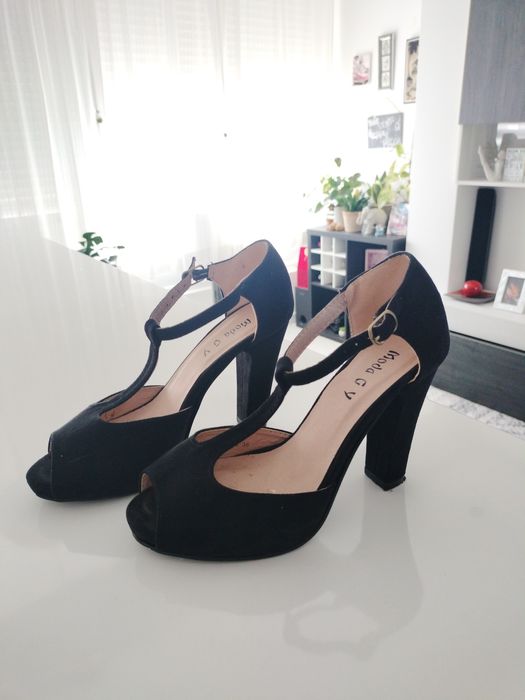 Sapatos pretos tam 36